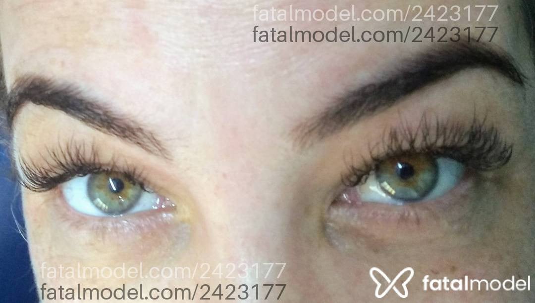 Acompanhante mulher loira (o) de olhos verdes - Dominic