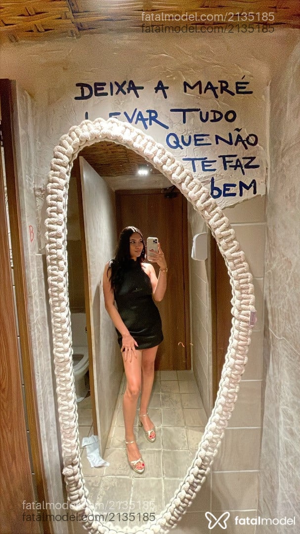Acompanhante mulher com cabelo castanho de olhos castanhos em Virtual Acompanhante mulher com cabelo castanho de olhos castanhos em Virtual - Larissa