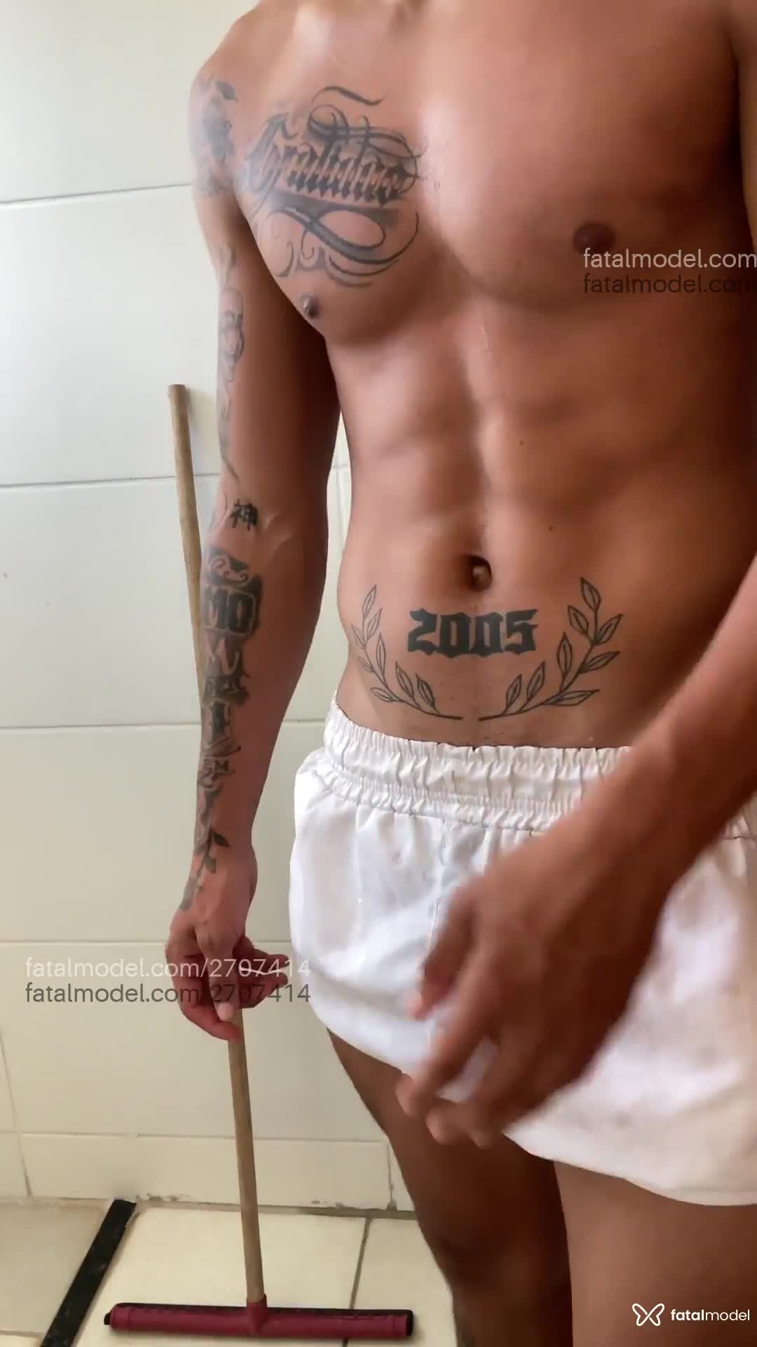 Acompanhante homem morena (o) de olhos castanhos - Eodudu Acompanhante homem morena (o) de olhos castanhos - Eodudu
