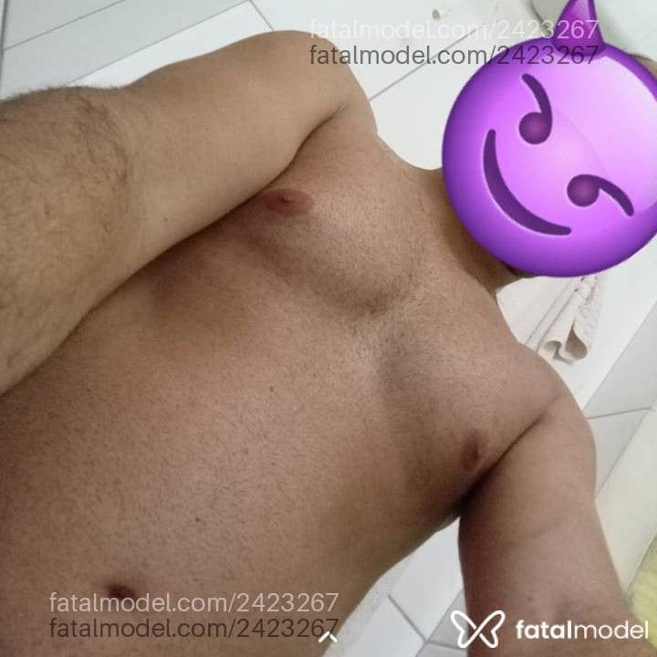 Acompanhante homem com cabelo castanho de olhos pretos - Lobãooo