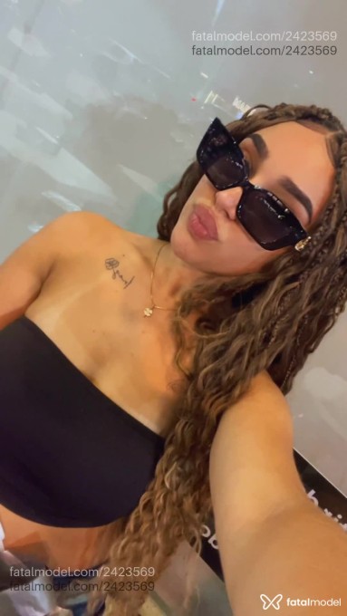 Acompanhante mulher com cabelo castanho de olhos castanhos - Luna Andrade Acompanhante mulher com cabelo castanho de olhos castanhos - Luna Andrade