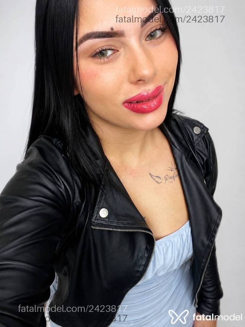 Acompanhante mulher com cabelo castanho de olhos castanhos - Beatriz