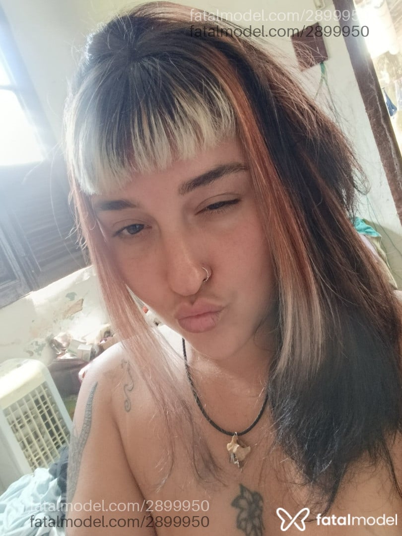 Acompanhante mulher com cabelo colorido de olhos castanhos em Rio de Janeiro Acompanhante mulher com cabelo colorido de olhos castanhos em Rio de Janeiro - Danúbia Trix
