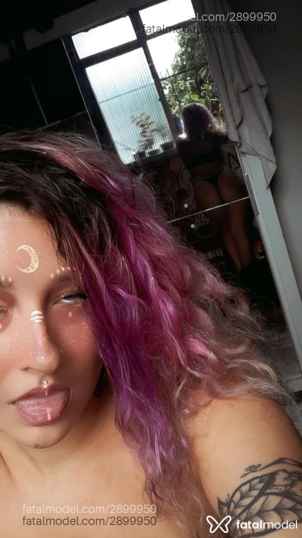 Acompanhante mulher com cabelo colorido de olhos castanhos em Rio de Janeiro - Danúbia