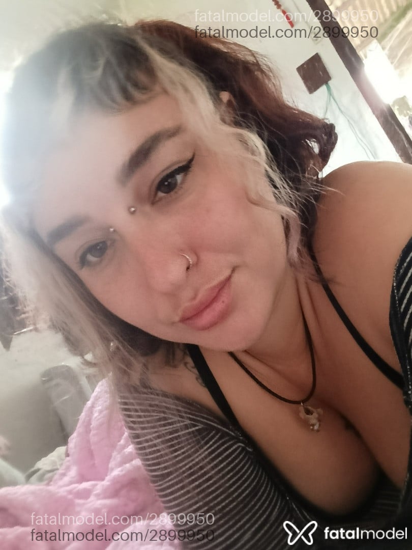 Acompanhante mulher com cabelo colorido de olhos castanhos em Rio de Janeiro - Danúbia