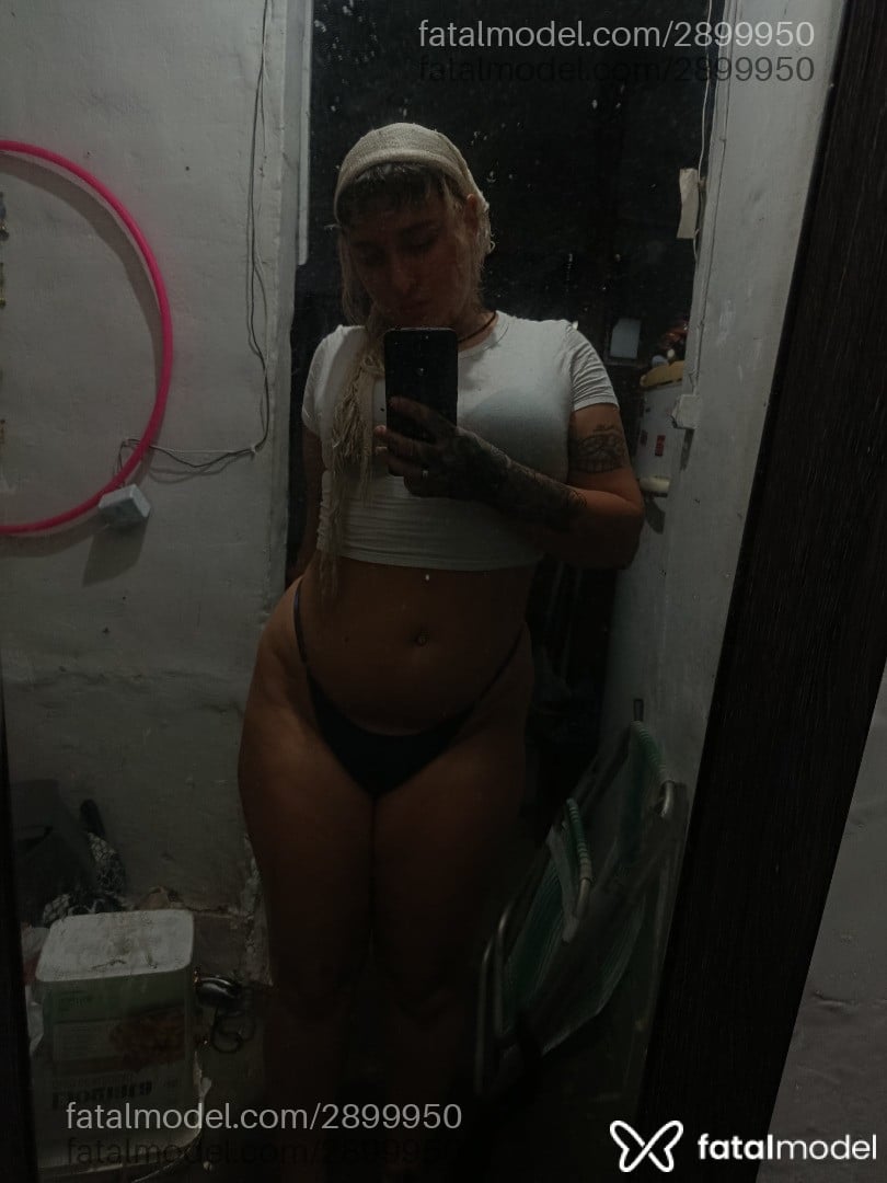 Acompanhante mulher com cabelo colorido de olhos castanhos em Rio de Janeiro - Danúbia