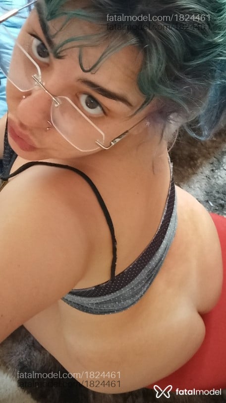 Acompanhante mulher com cabelo colorido de olhos castanhos em Taboão da Serra Acompanhante mulher com cabelo colorido de olhos castanhos em Taboão da Serra - MrsVenus