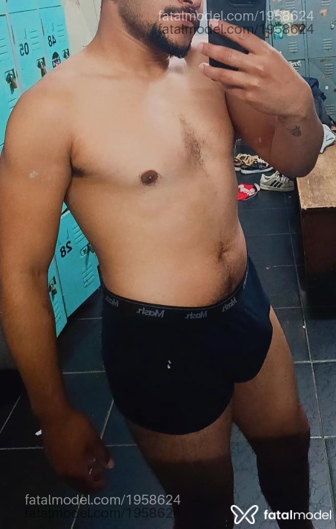 Acompanhante homem com cabelo castanho de olhos castanhos em Curitiba Acompanhante homem com cabelo castanho de olhos castanhos em Curitiba - Eduardo Galdério