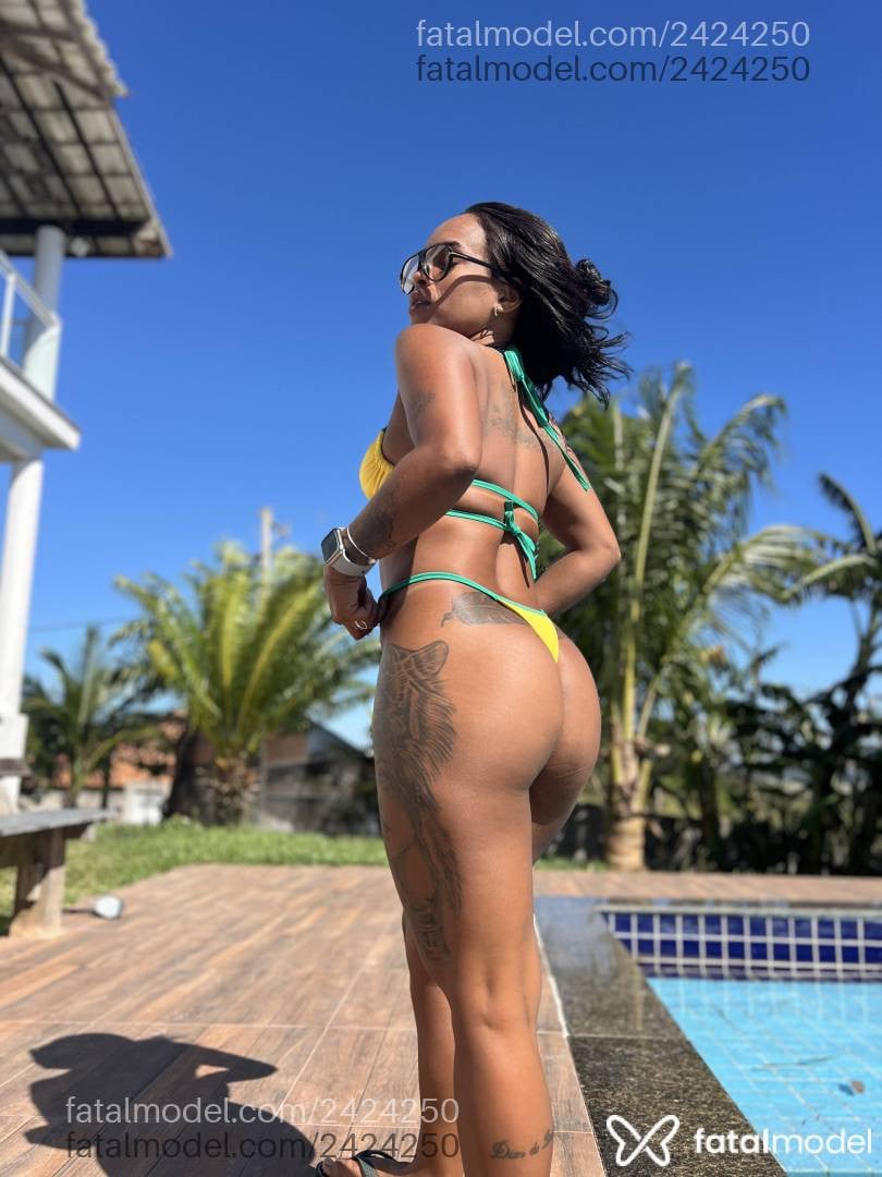 Acompanhante mulher com cabelo castanho de olhos castanhos - Mel Acompanhante mulher com cabelo castanho de olhos castanhos - Mel