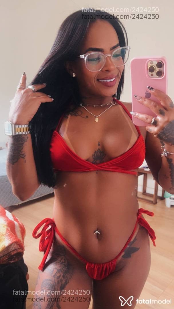 Acompanhante mulher com cabelo castanho de olhos castanhos - Mel
