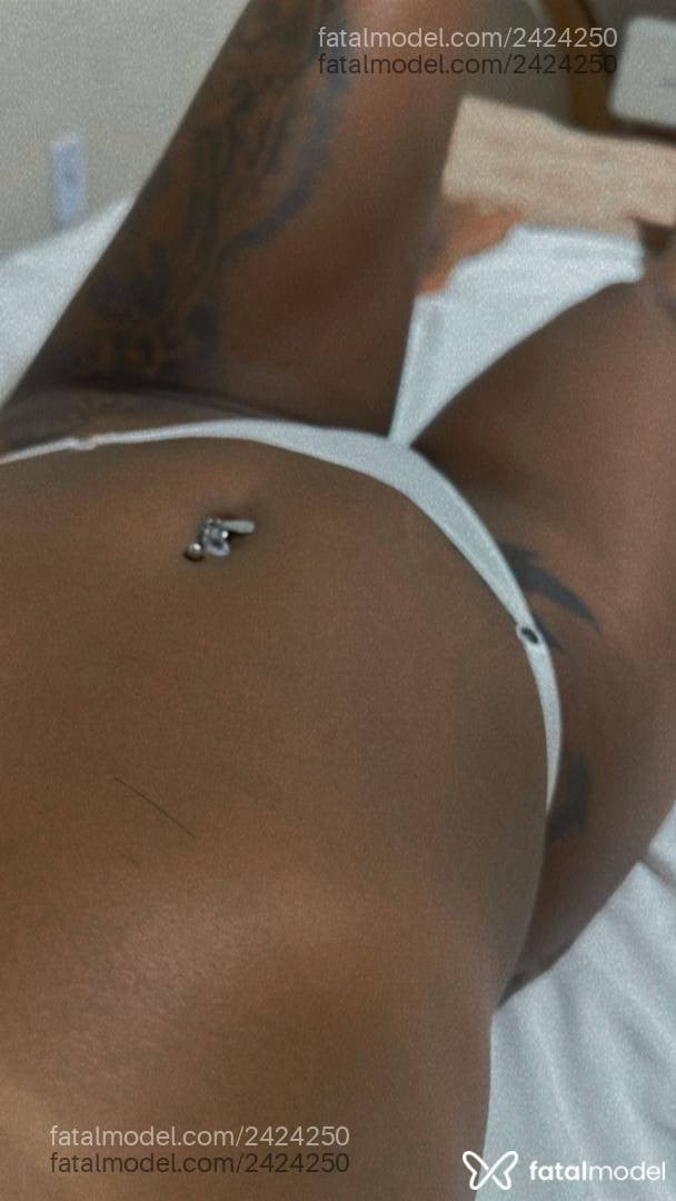 Acompanhante mulher com cabelo castanho de olhos castanhos - Mel