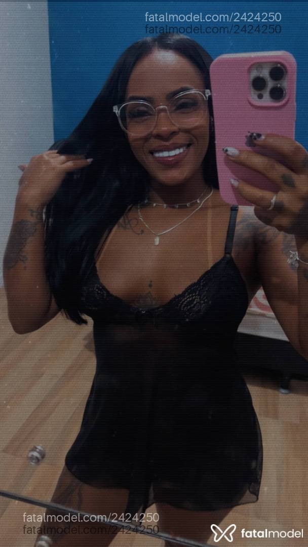 Acompanhante mulher com cabelo castanho de olhos castanhos - Mel