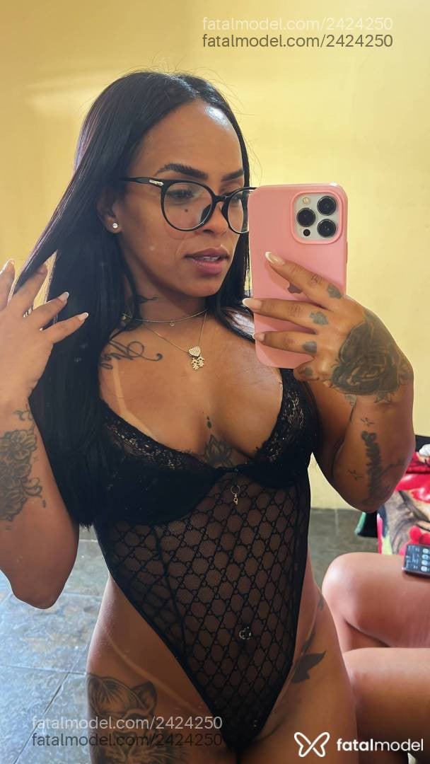 Acompanhante mulher com cabelo castanho de olhos castanhos - Mel