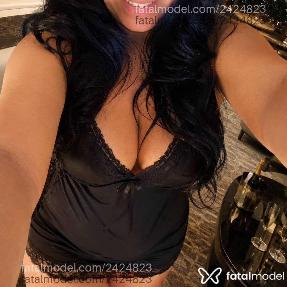 Acompanhante mulher morena (o) de olhos castanhos - Skarleth