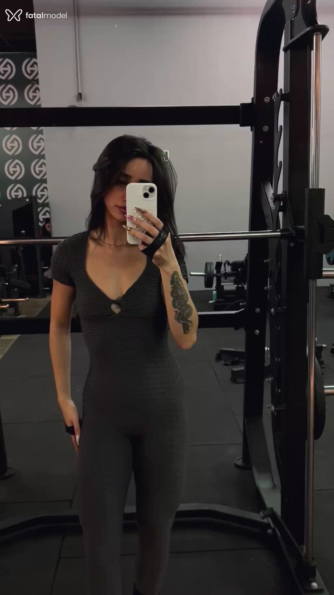 Acompanhante mulher com cabelo castanho de olhos castanhos - Lua Ribeiro Acompanhante mulher com cabelo castanho de olhos castanhos - Lua Ribeiro