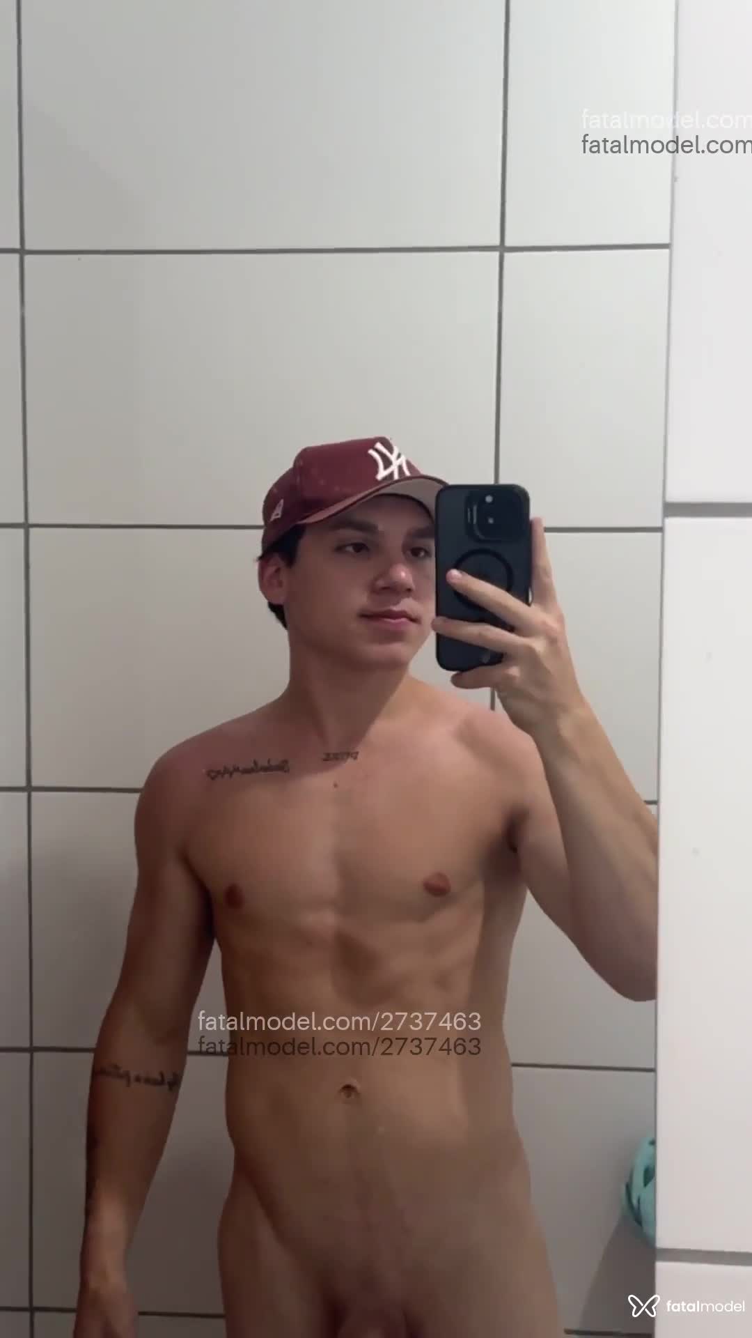 Acompanhante homem com cabelo castanho de olhos castanhos - Henrique