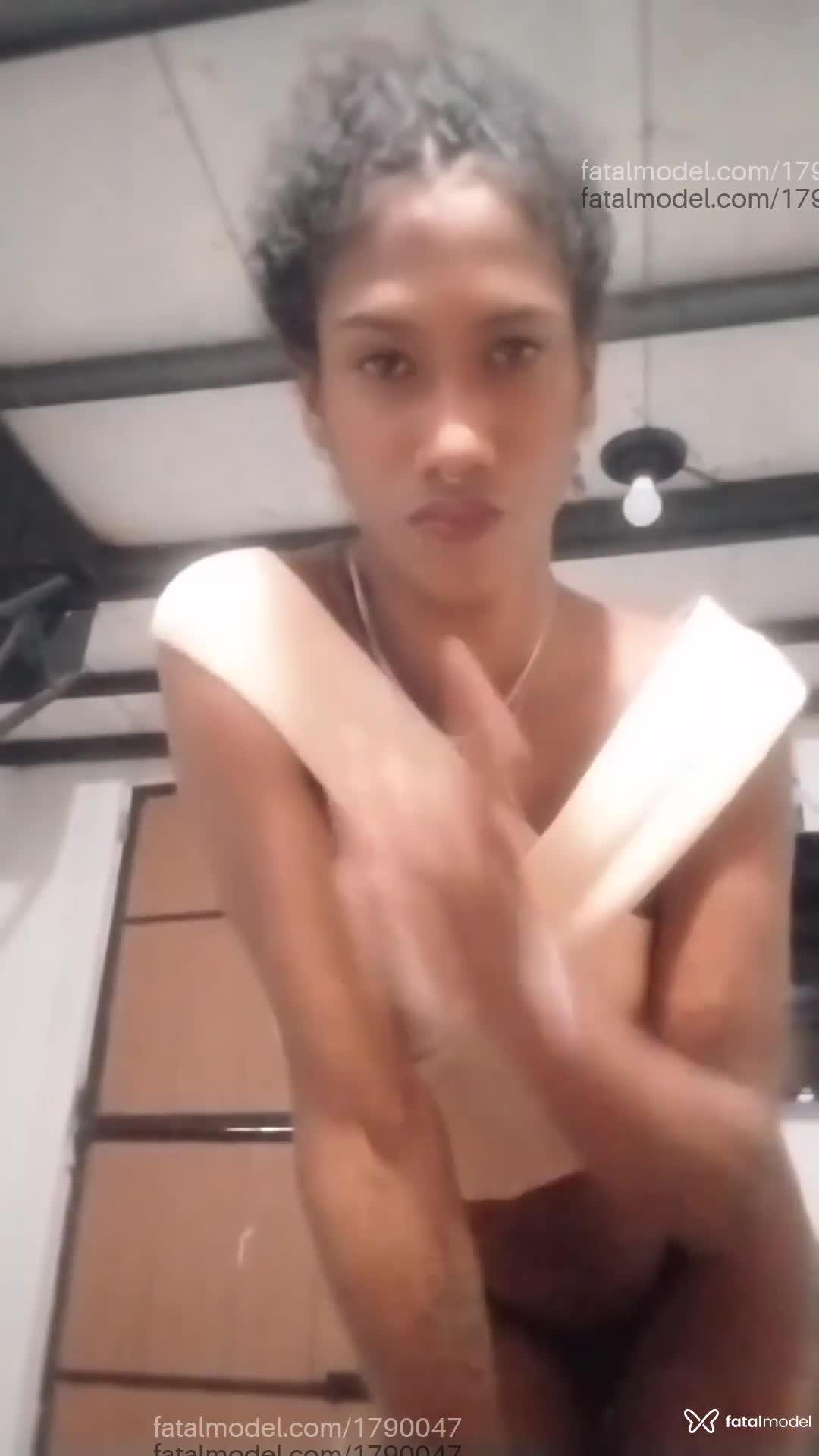 Acompanhante mulher trans morena (o) de olhos pretos em Virtual - Nethyllin Cattleya