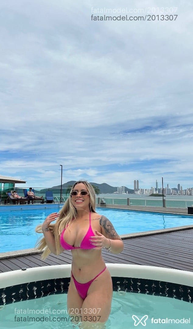 Acompanhante mulher loira (o) de olhos castanhos em Florianópolis - Monique Bianchi