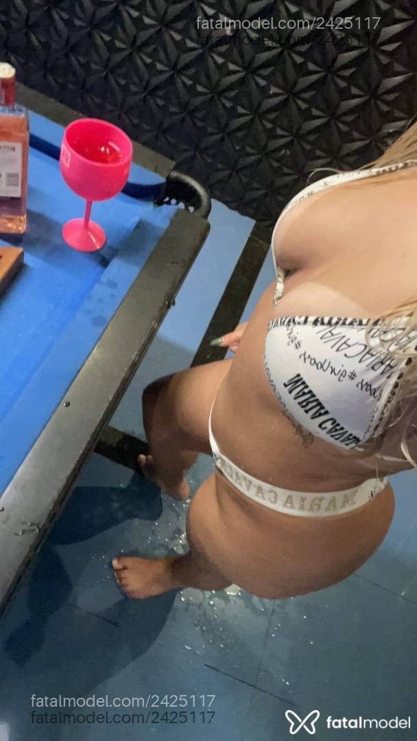 Acompanhante mulher loira (o) de olhos castanhos em Lajeado - Antonella Ferraz