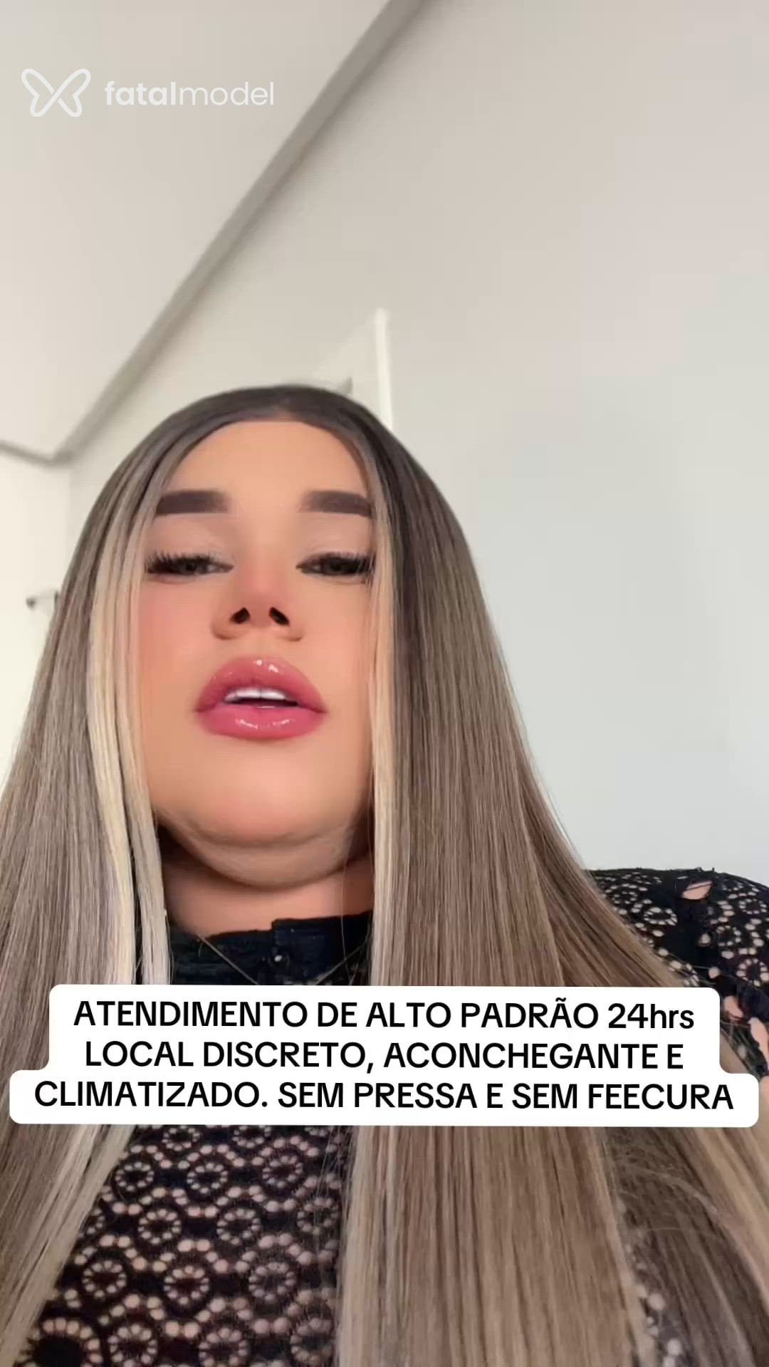 Acompanhante mulher trans loira (o) de olhos castanhos - Maria Clara