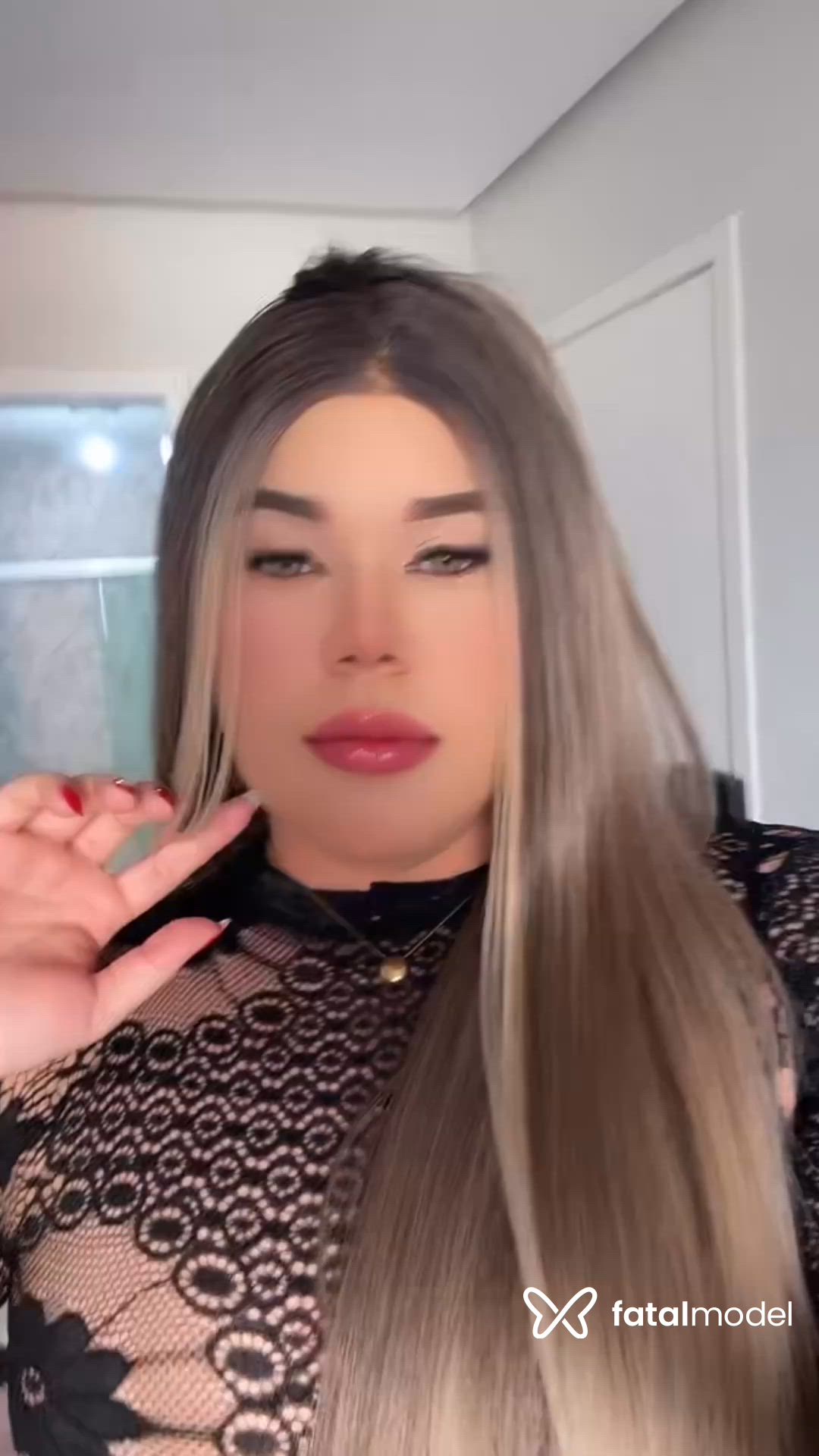 Acompanhante mulher trans loira (o) de olhos castanhos - Maria Clara