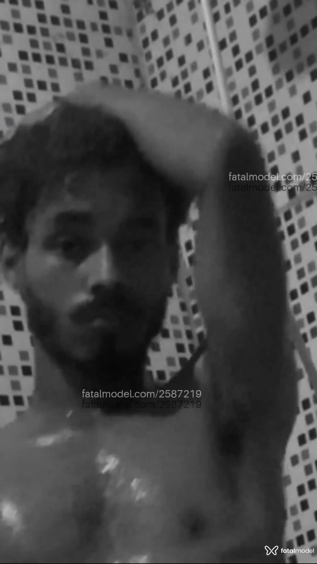 Acompanhante homem com cabelo grisalho de olhos castanhos em Goiânia - Mek Lovers