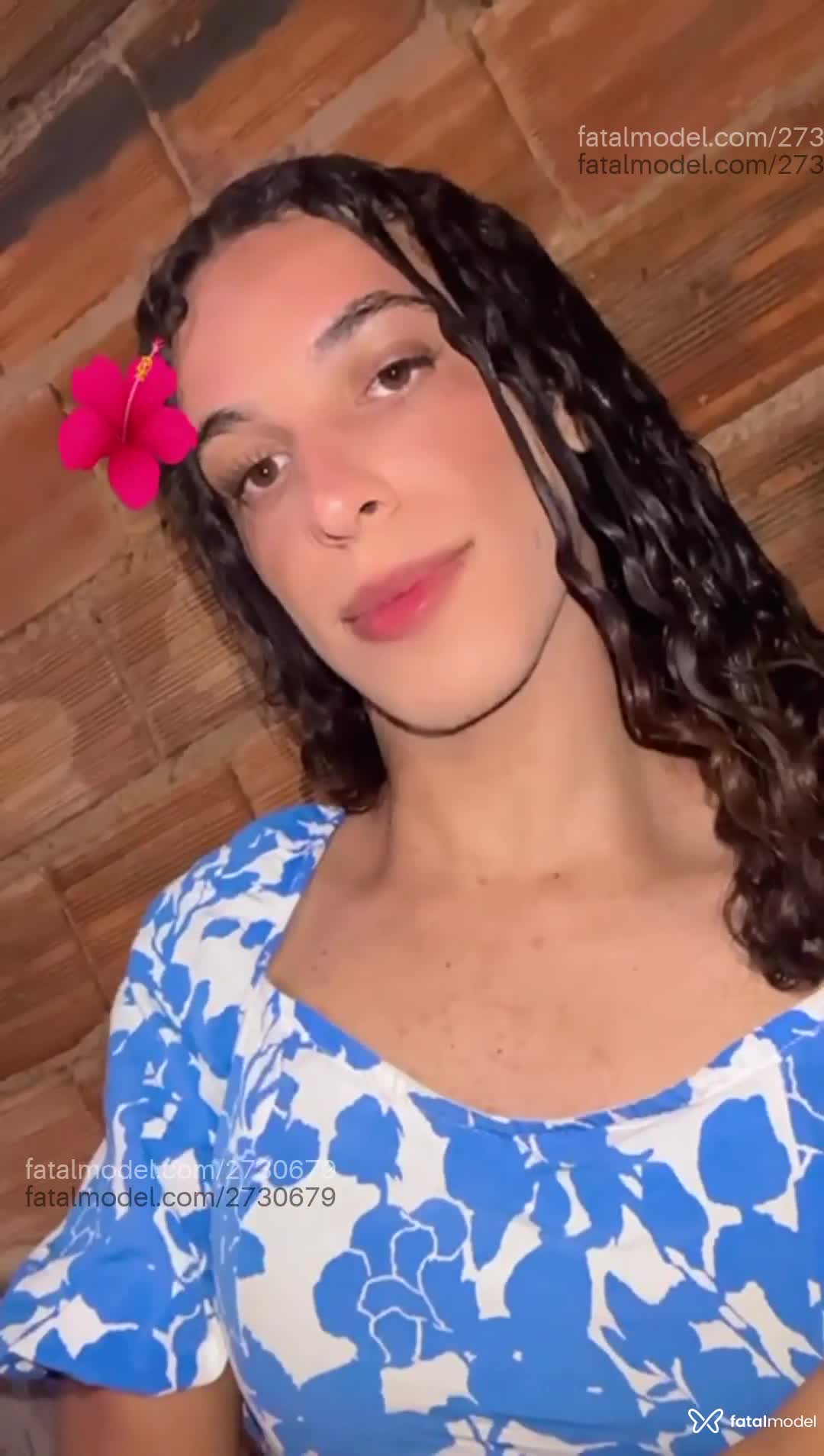 Acompanhante mulher trans com cabelo castanho de olhos castanhos em Uberlândia - Giovanna Ferreira