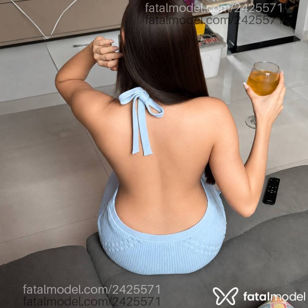 Acompanhante mulher com cabelo castanho de olhos mel - Milena