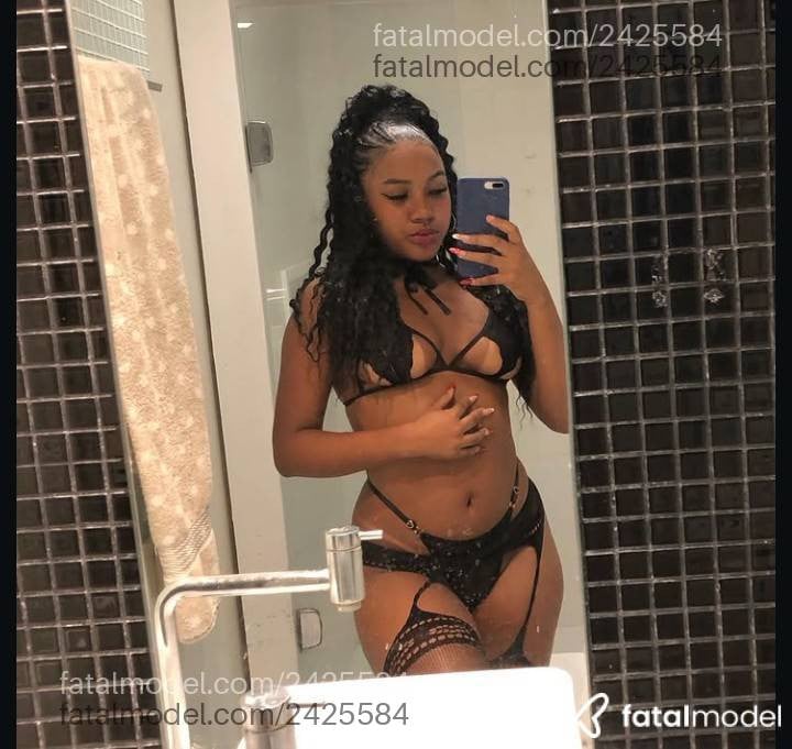 Acompanhante mulher morena (o) de olhos pretos - Pérola Negra