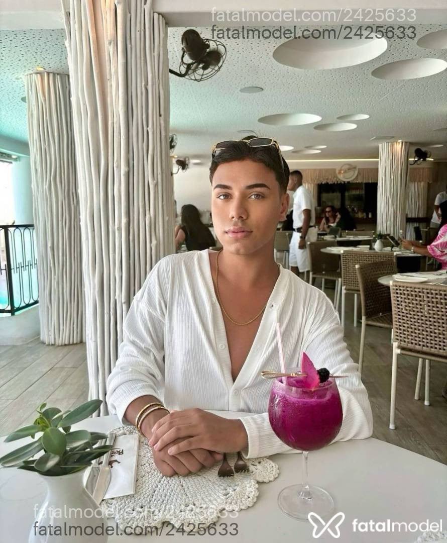 Acompanhante homem morena (o) de olhos mel em São Paulo Acompanhante homem morena (o) de olhos mel em São Paulo - Lucca