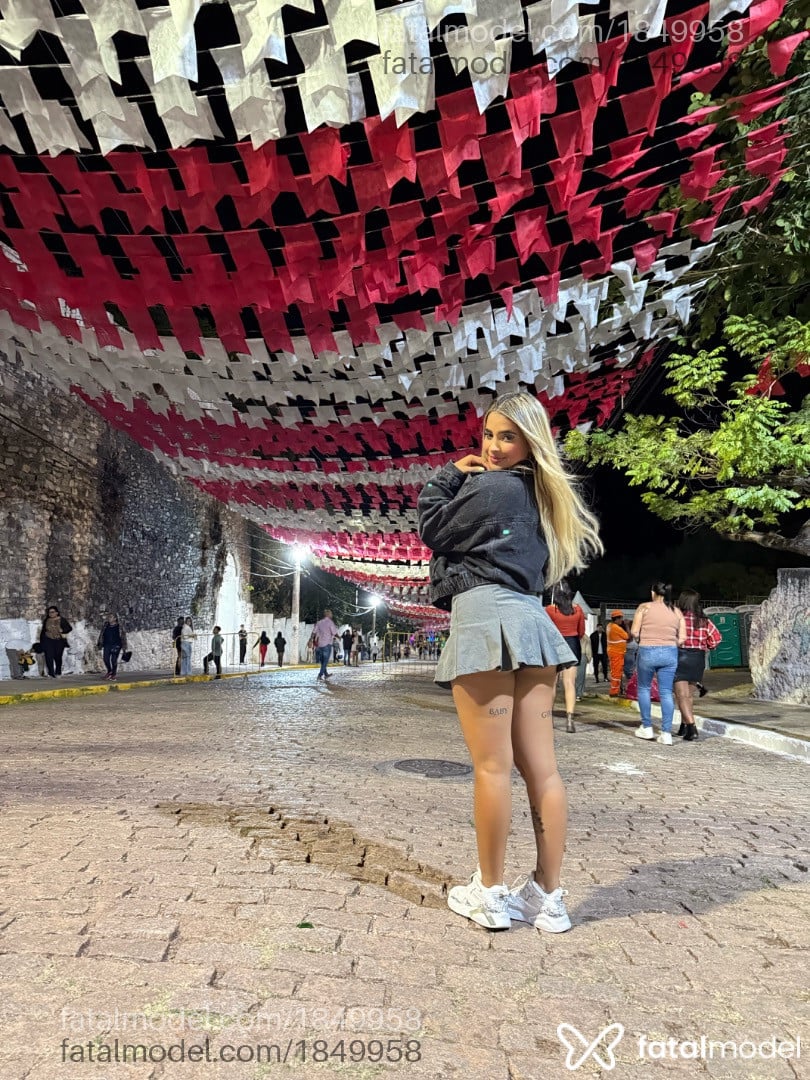 Acompanhante mulher loira (o) de olhos castanhos em Corumbá - Jadee