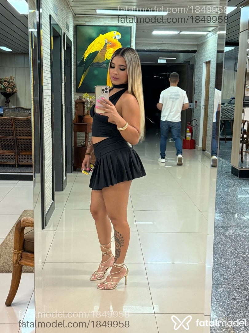 Acompanhante mulher loira (o) de olhos castanhos em Corumbá - Jadee