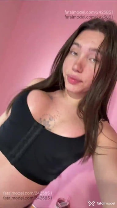 Acompanhante mulher trans com cabelo castanho de olhos castanhos em Jaboticabal - Jhenifer Villar