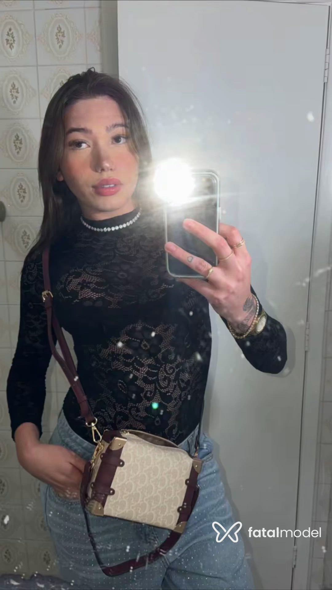 Acompanhante mulher trans com cabelo castanho de olhos castanhos - Jhenifer Villar