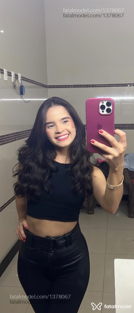 Acompanhante mulher com cabelo castanho de olhos castanhos - Iza Acompanhante mulher com cabelo castanho de olhos castanhos - Iza