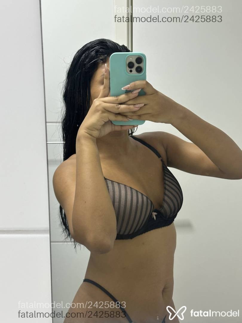 Acompanhante mulher morena (o) de olhos pretos - Vivih Azevedo