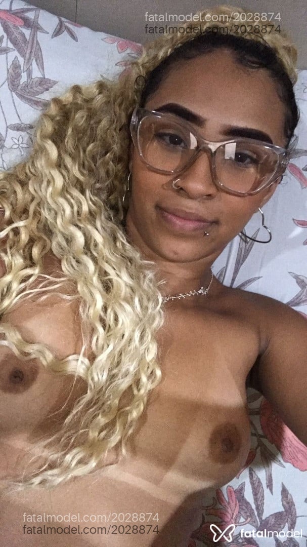 Acompanhante mulher morena (o) de olhos castanhos - Ariel