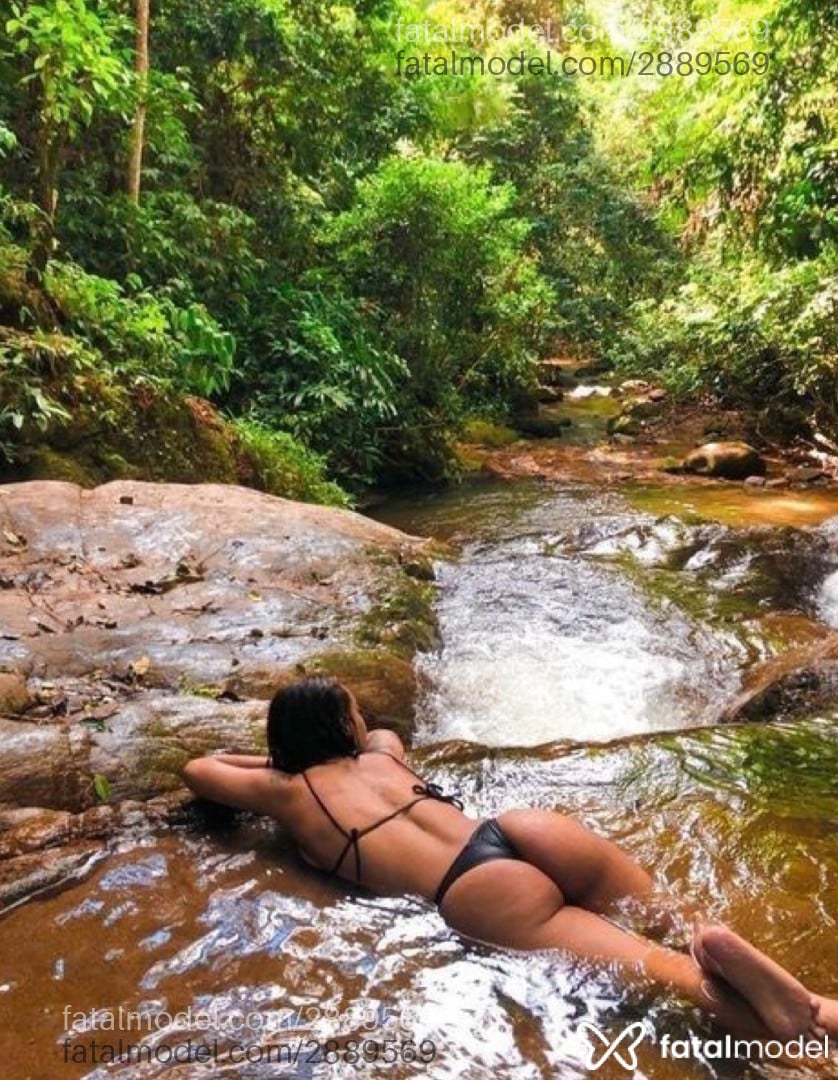 Acompanhante mulher com cabelo castanho de olhos castanhos em Campinas - Lari Ferrari