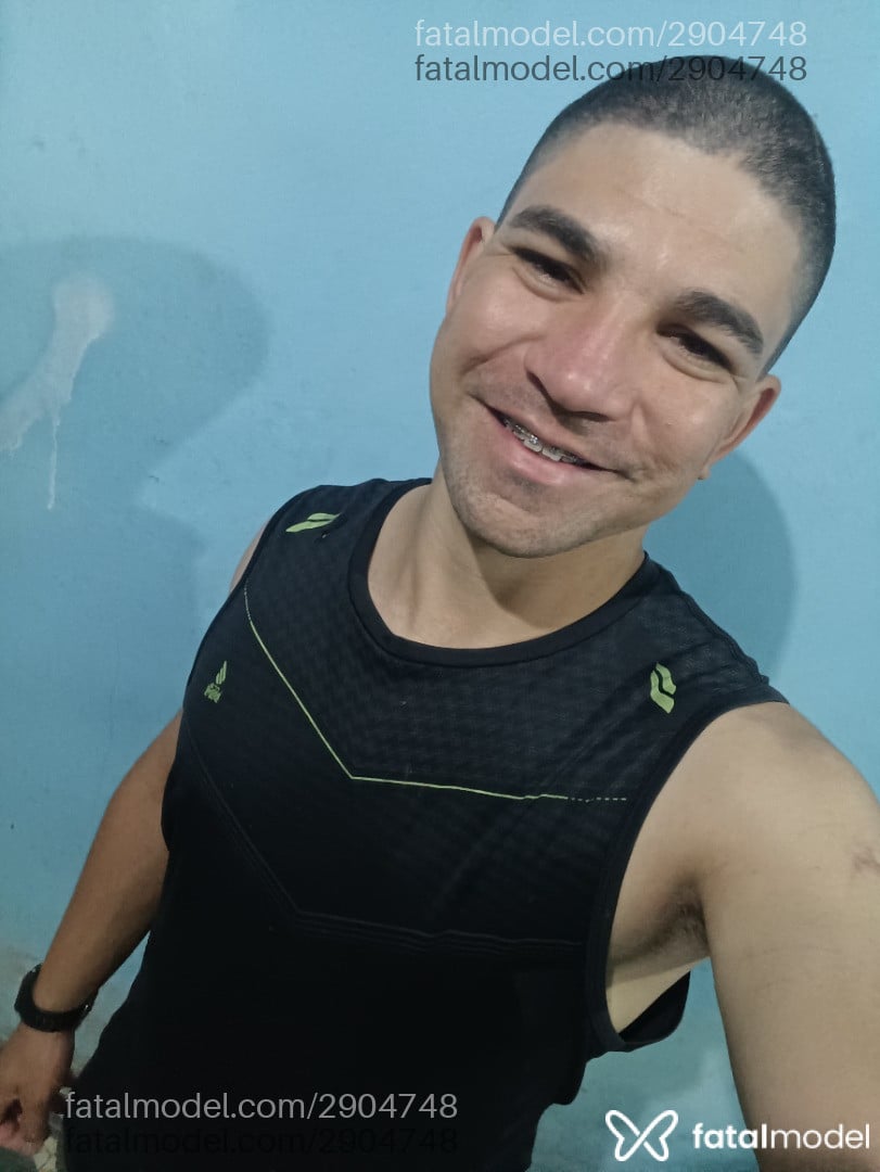 Acompanhante homem com cabelo castanho de olhos castanhos em Mariana Acompanhante homem com cabelo castanho de olhos castanhos em Mariana - Daniel