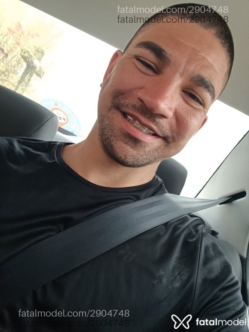 Acompanhante homem com cabelo castanho de olhos castanhos em Mariana Acompanhante homem com cabelo castanho de olhos castanhos em Mariana - Daniel