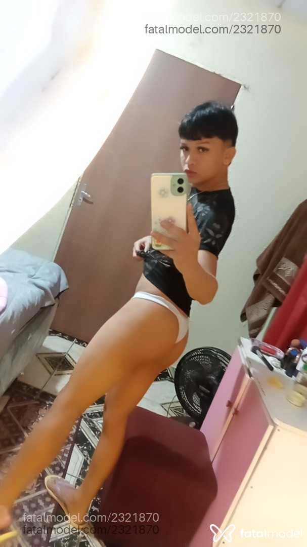 Acompanhante homem trans com cabelo castanho de olhos azuis - Rian Acompanhante homem trans com cabelo castanho de olhos azuis - Rian