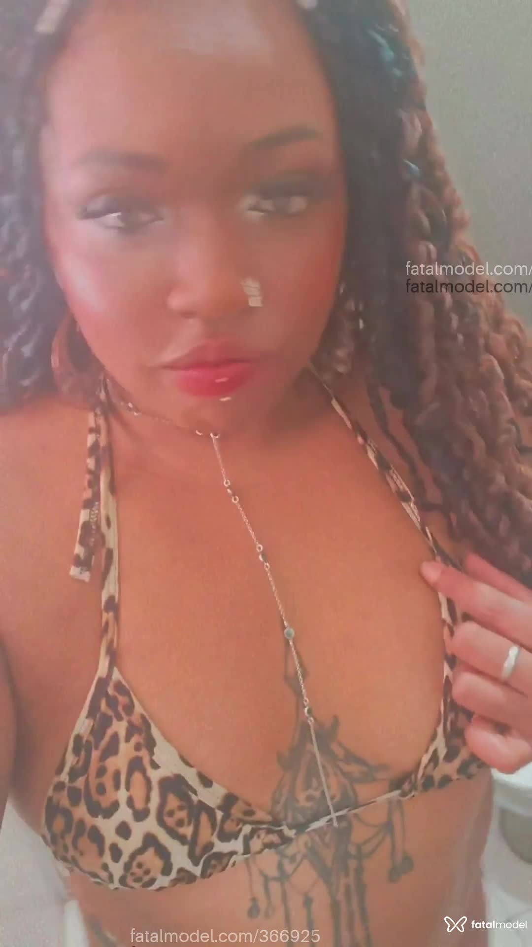Acompanhante mulher com cabelo castanho de olhos castanhos - Pérola Negra