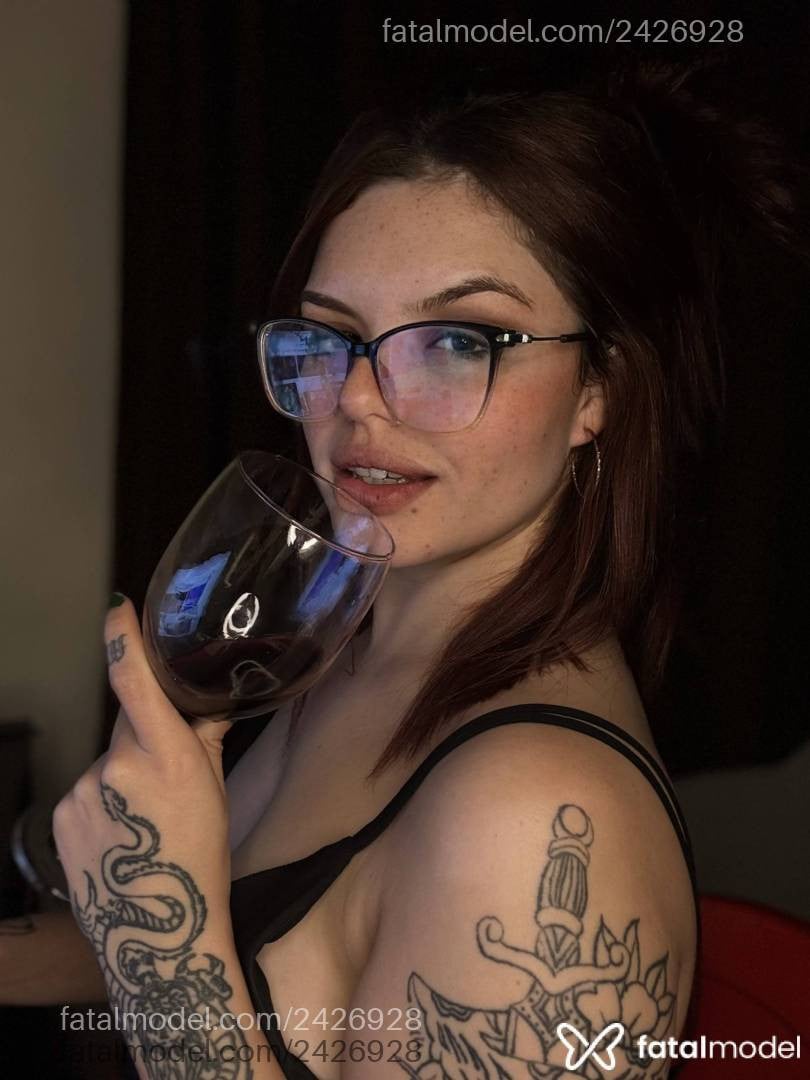 Acompanhante mulher ruiva (o) de olhos castanhos - Nicolexxx
