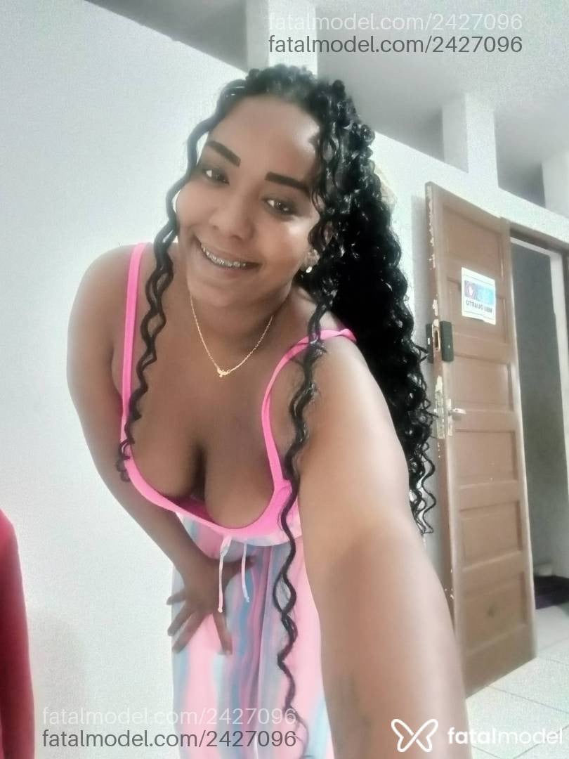 Acompanhante mulher morena (o) de olhos pretos - Laura