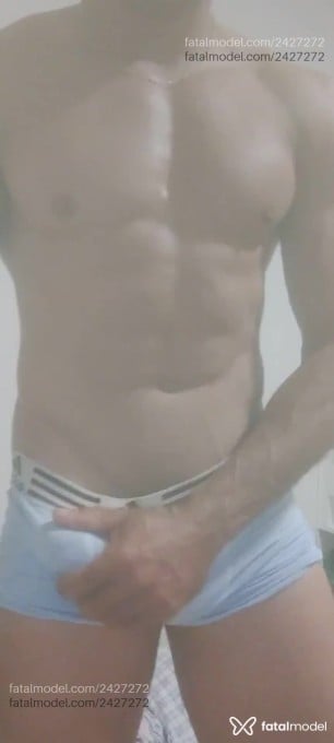 Acompanhante homem com cabelo castanho de olhos verdes - Freddy