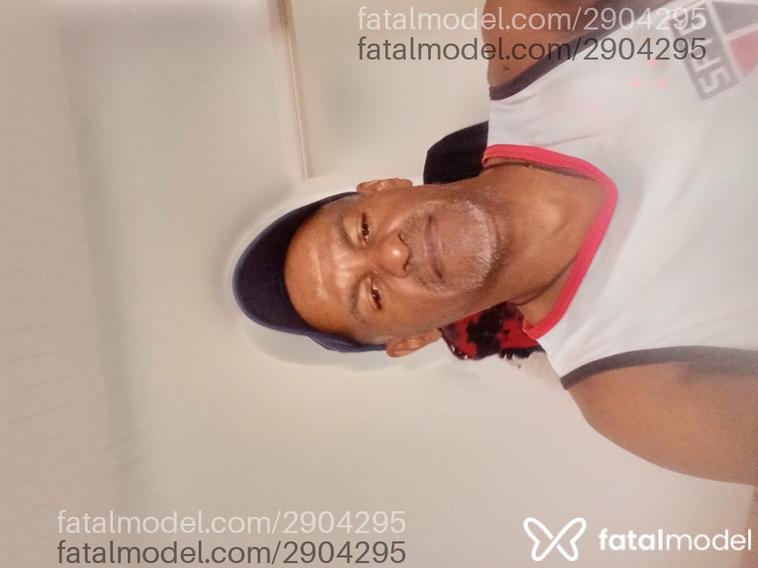 Acompanhante homem sem cabelo de olhos castanhos em Jundiaí - Washington Silva