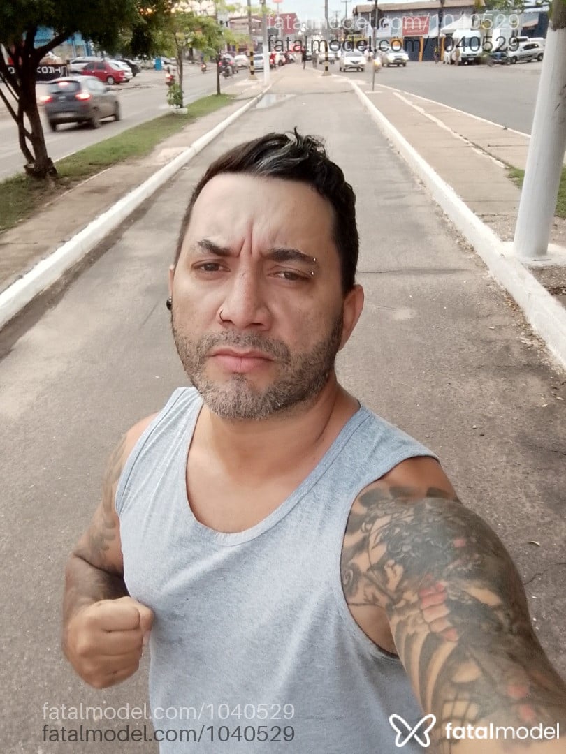 Acompanhante homem com cabelo castanho de olhos castanhos - Anjinhogato Acompanhante homem com cabelo castanho de olhos castanhos - Anjinhogato