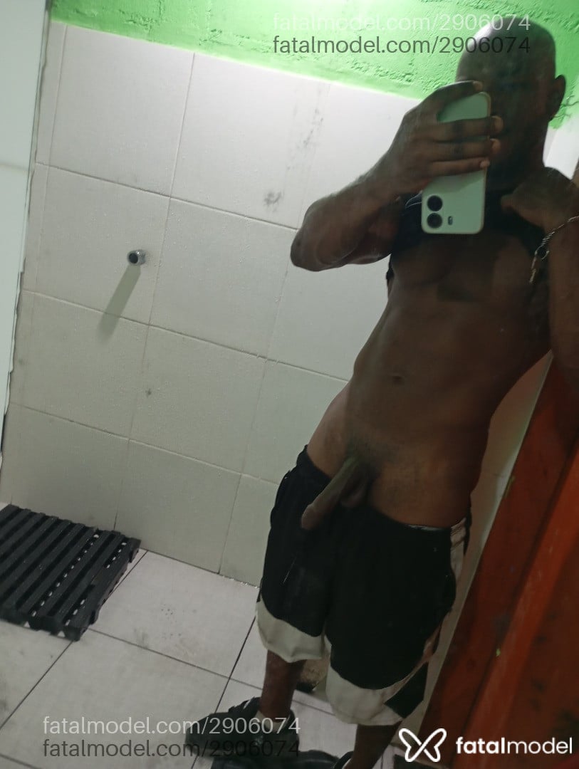 Acompanhante homem sem cabelo de olhos castanhos - Lucas Magalhães Acompanhante homem sem cabelo de olhos castanhos - Lucas Magalhães