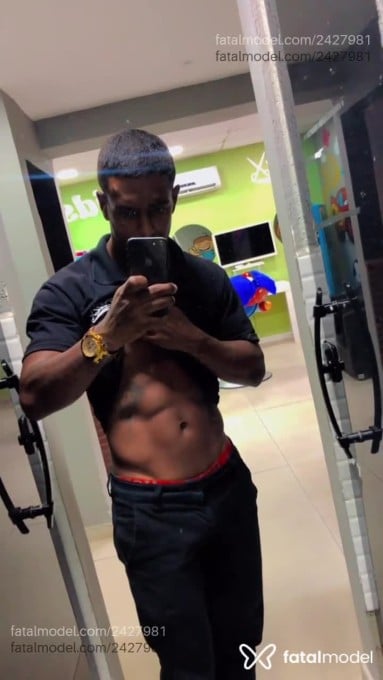 Acompanhante homem morena (o) de olhos pretos em Rio de Janeiro Acompanhante homem morena (o) de olhos pretos em Rio de Janeiro - Gustavo