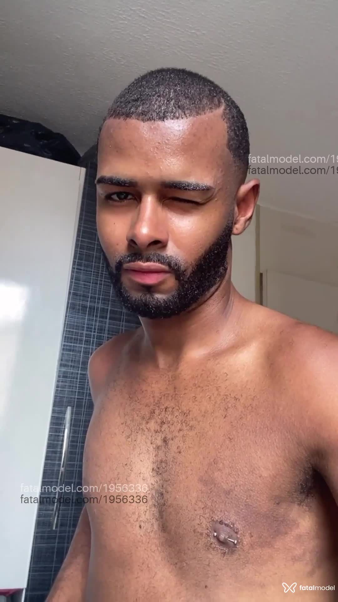 Acompanhante homem morena (o) de olhos pretos em Rio de Janeiro - SALLES